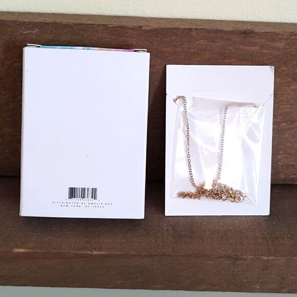 New In‎ Box Amelia Rue Gold Curved Bar Rainbow Rhinestone Necklace - Picture 4 of 7